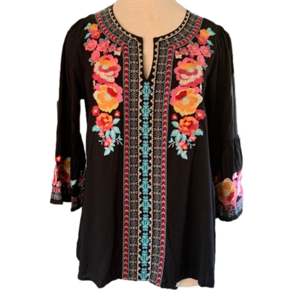 ANDREE by Unit sz S black embroidered top